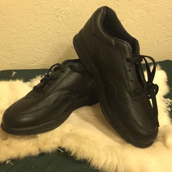 Natural Sport Leather Women’s black comfort Shoe NEW Size 5 1/2 Classic Comfort - Picture 3 of 4